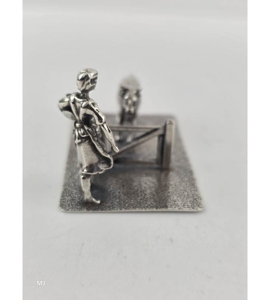 Zilveren miniatuur Boerin met koe