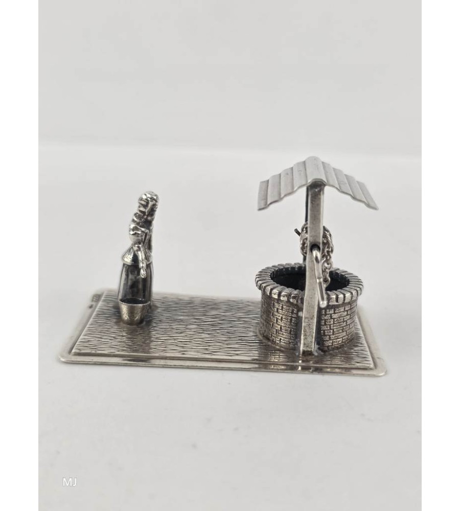 Zilveren miniatuur Vrouw bij waterput