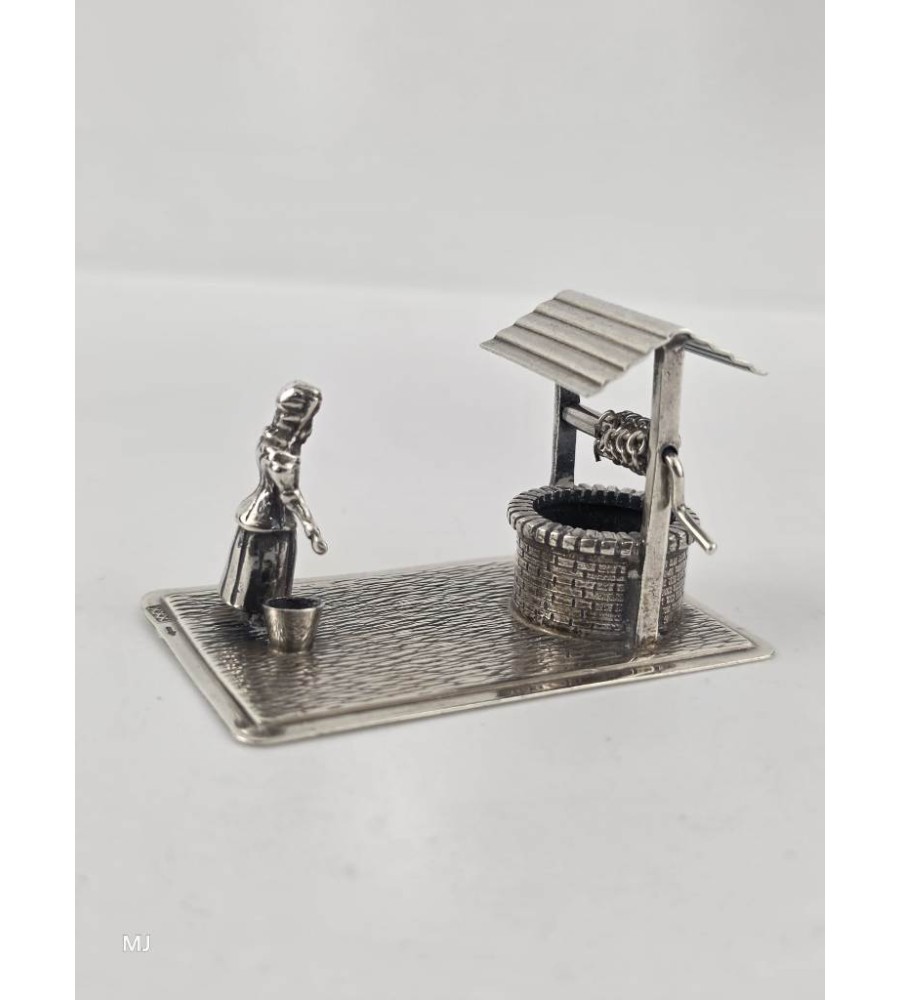 Zilveren miniatuur Vrouw bij waterput