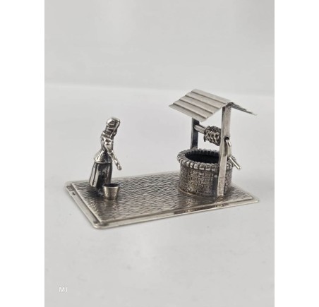 Zilveren miniatuur Vrouw bij waterput