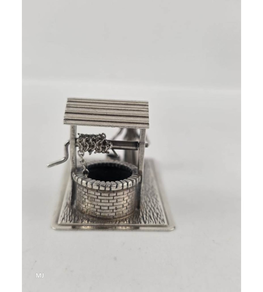 Zilveren miniatuur Vrouw bij waterput