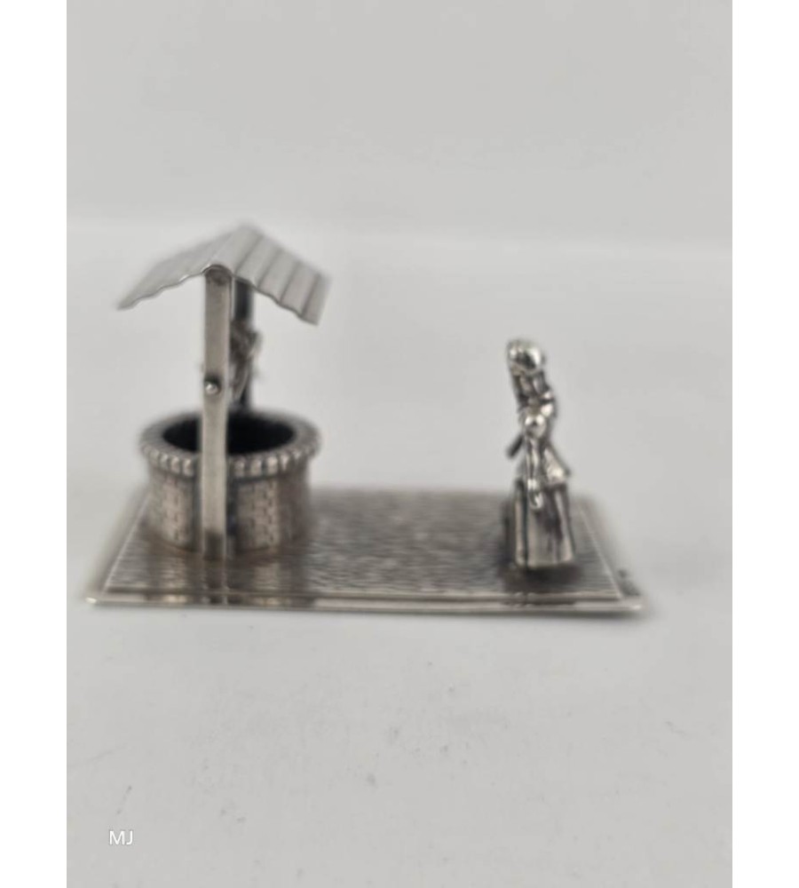 Zilveren miniatuur Vrouw bij waterput