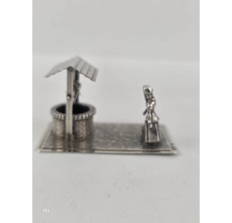 Zilveren miniatuur Vrouw bij waterput