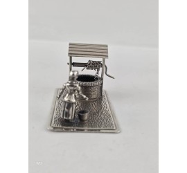 Zilveren miniatuur Vrouw bij waterput
