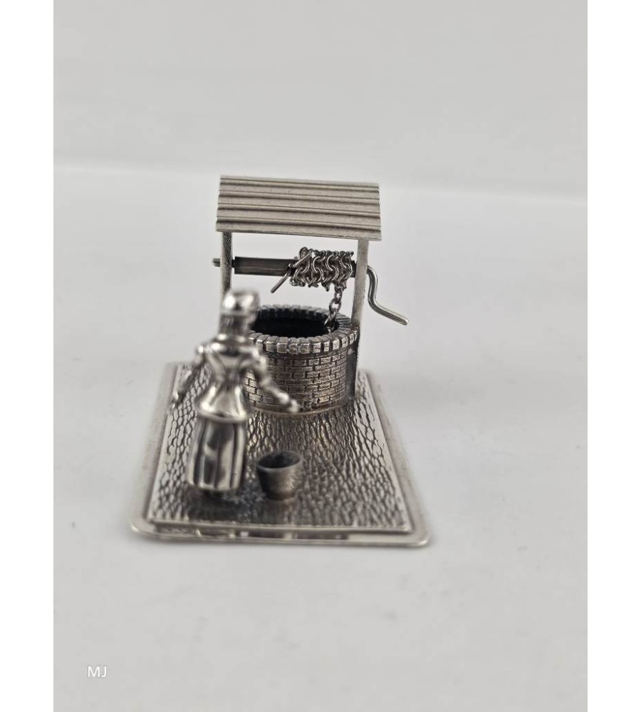 Zilveren miniatuur Vrouw bij waterput
