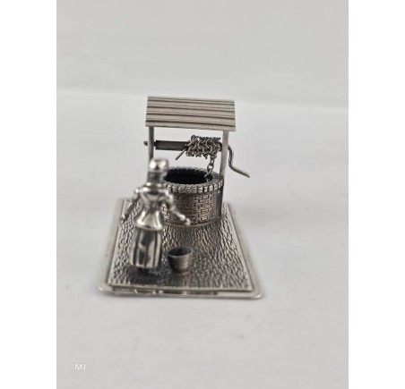 Zilveren miniatuur Vrouw bij waterput