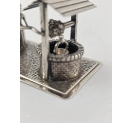 Zilveren miniatuur Vrouw bij waterput