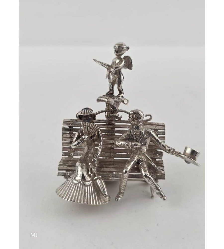 Zilveren miniatuur "Love is Blind"