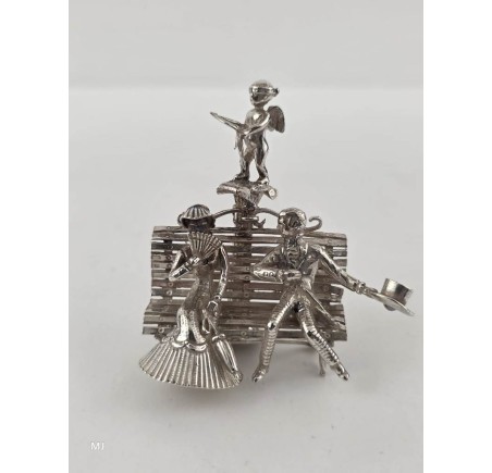 Zilveren miniatuur "Love is Blind"