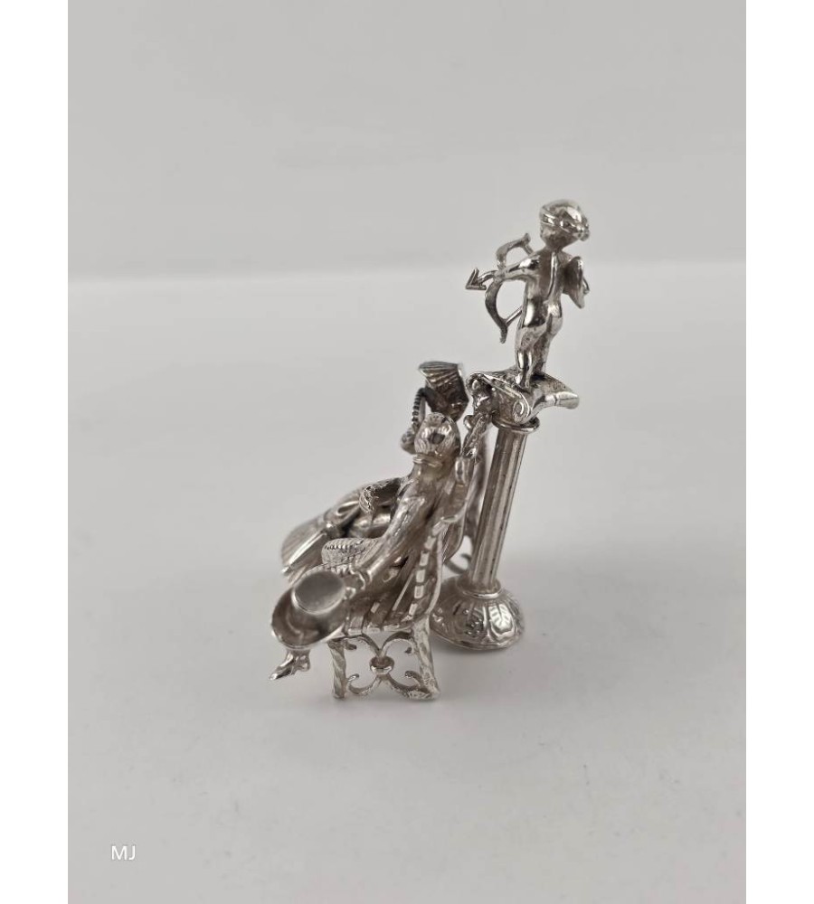 Zilveren miniatuur "Love is Blind"