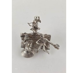 Zilveren miniatuur "Love is Blind"