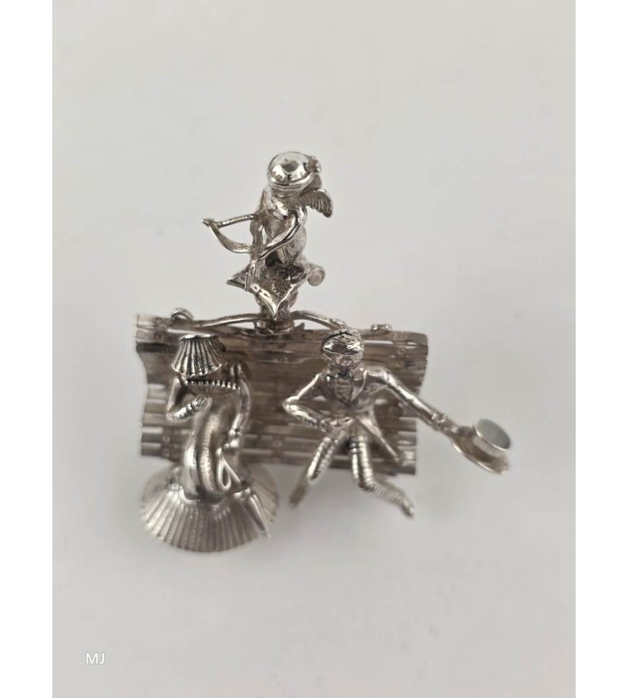 Zilveren miniatuur "Love is Blind"