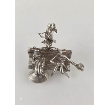 Zilveren miniatuur "Love is Blind"