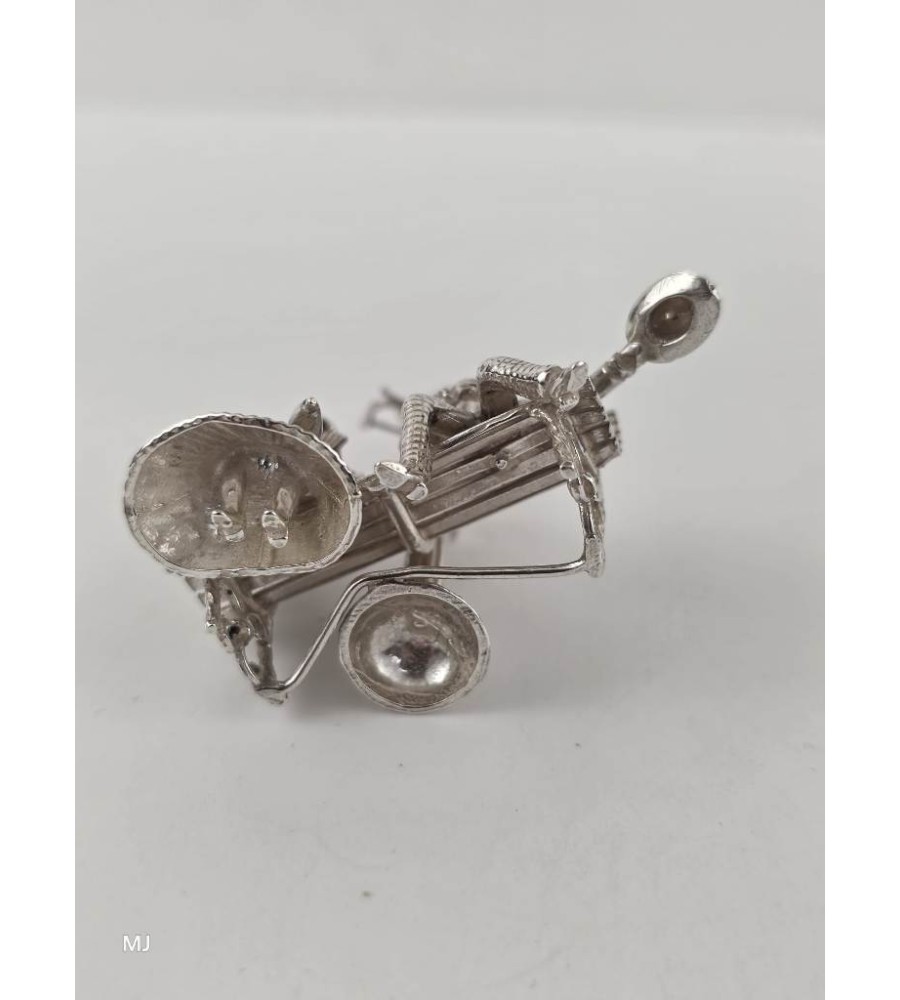 Zilveren miniatuur "Love is Blind"