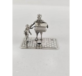 Zilveren miniatuur Straatmuzikant