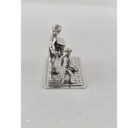Zilveren miniatuur Straatmuzikant