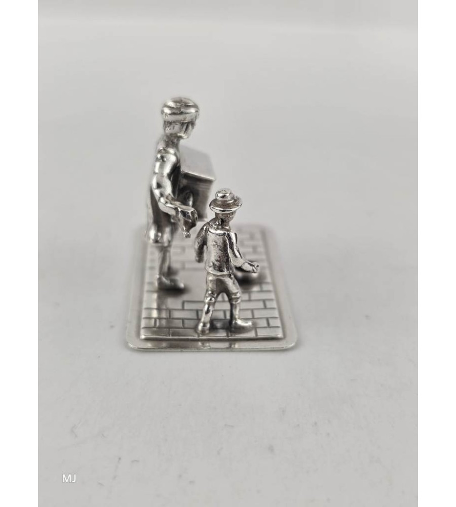 Zilveren miniatuur Straatmuzikant