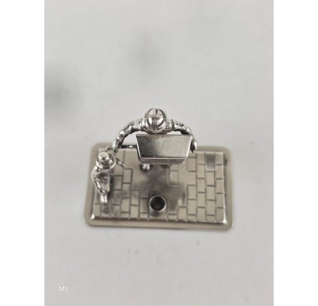 Zilveren miniatuur Straatmuzikant