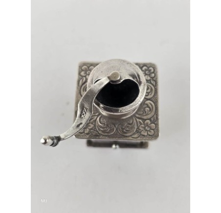 Zilveren miniatuur Koffiemolen