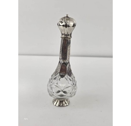 Parfumflesje met zilveren dop