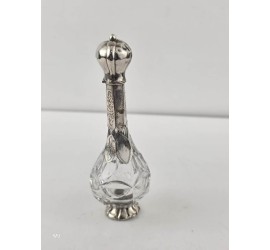 Parfumflesje met zilveren dop