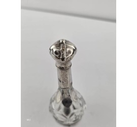 Parfumflesje met zilveren dop