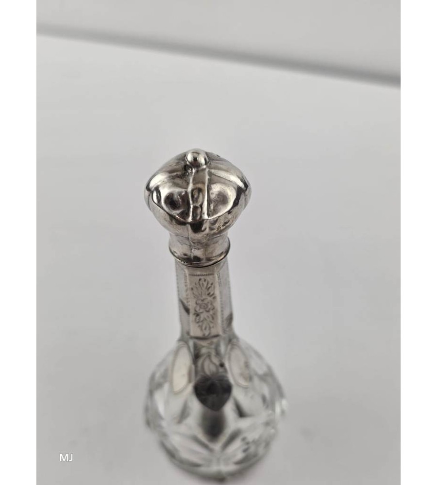 Parfumflesje met zilveren dop