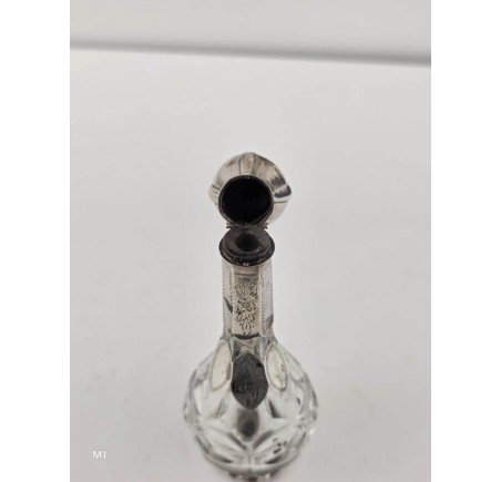 Parfumflesje met zilveren dop