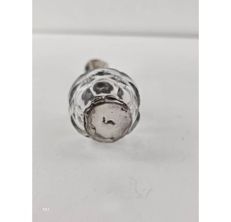 Parfumflesje met zilveren dop