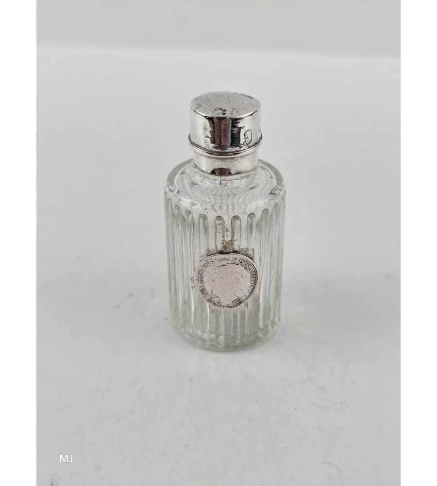 Parfumflesje met zilveren dop