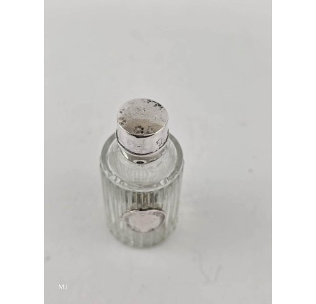 Parfumflesje met zilveren dop