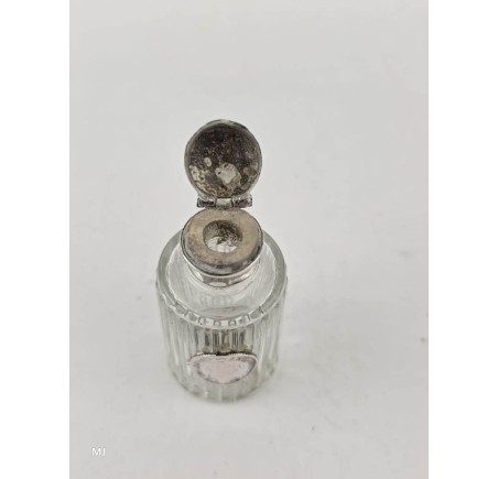 Parfumflesje met zilveren dop