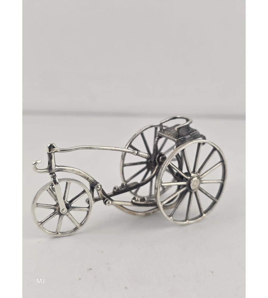Zilveren miniatuur Historische driewieler fiets
