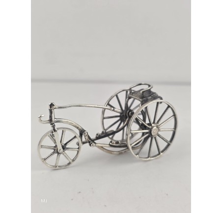 Zilveren miniatuur Historische driewieler fiets