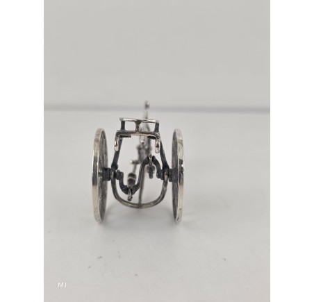 Zilveren miniatuur Historische driewieler fiets