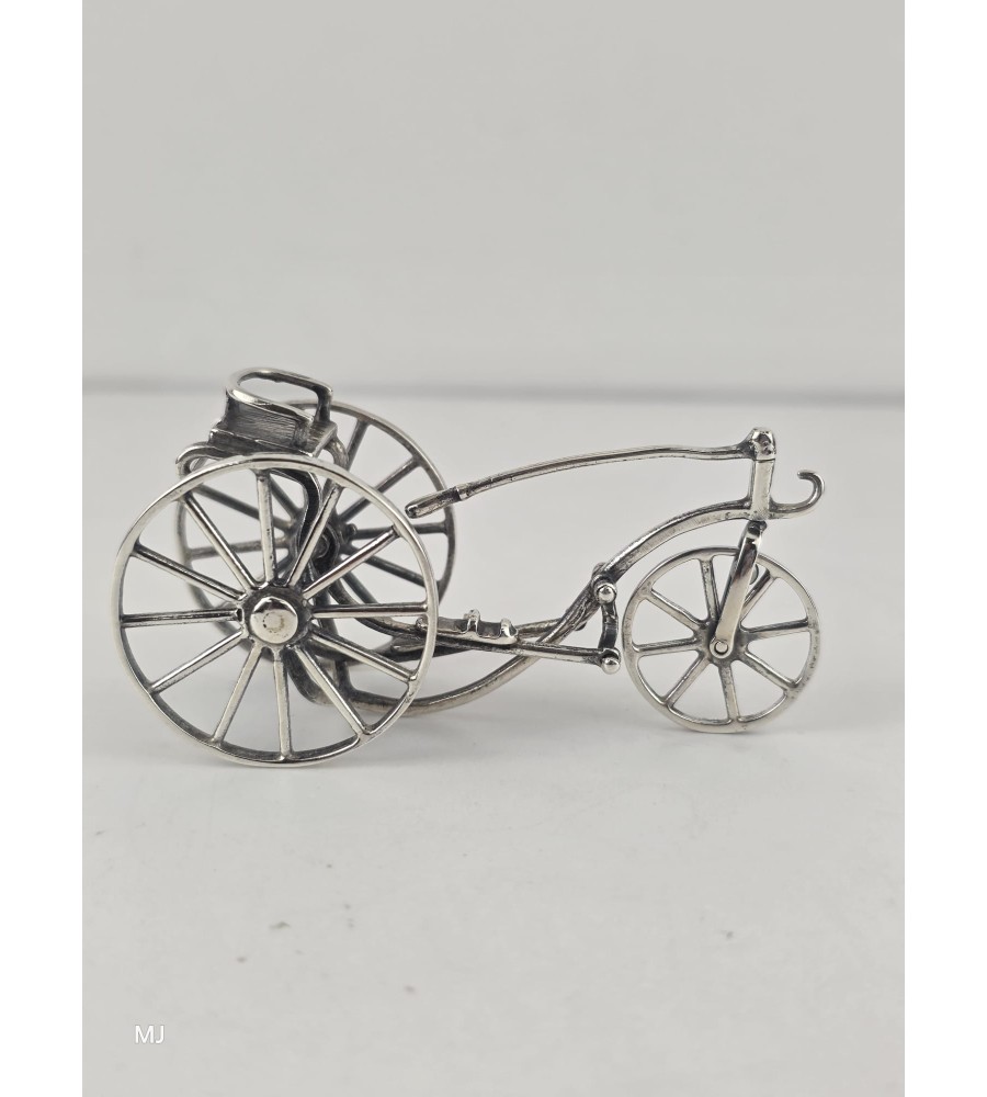 Zilveren miniatuur Historische driewieler fiets