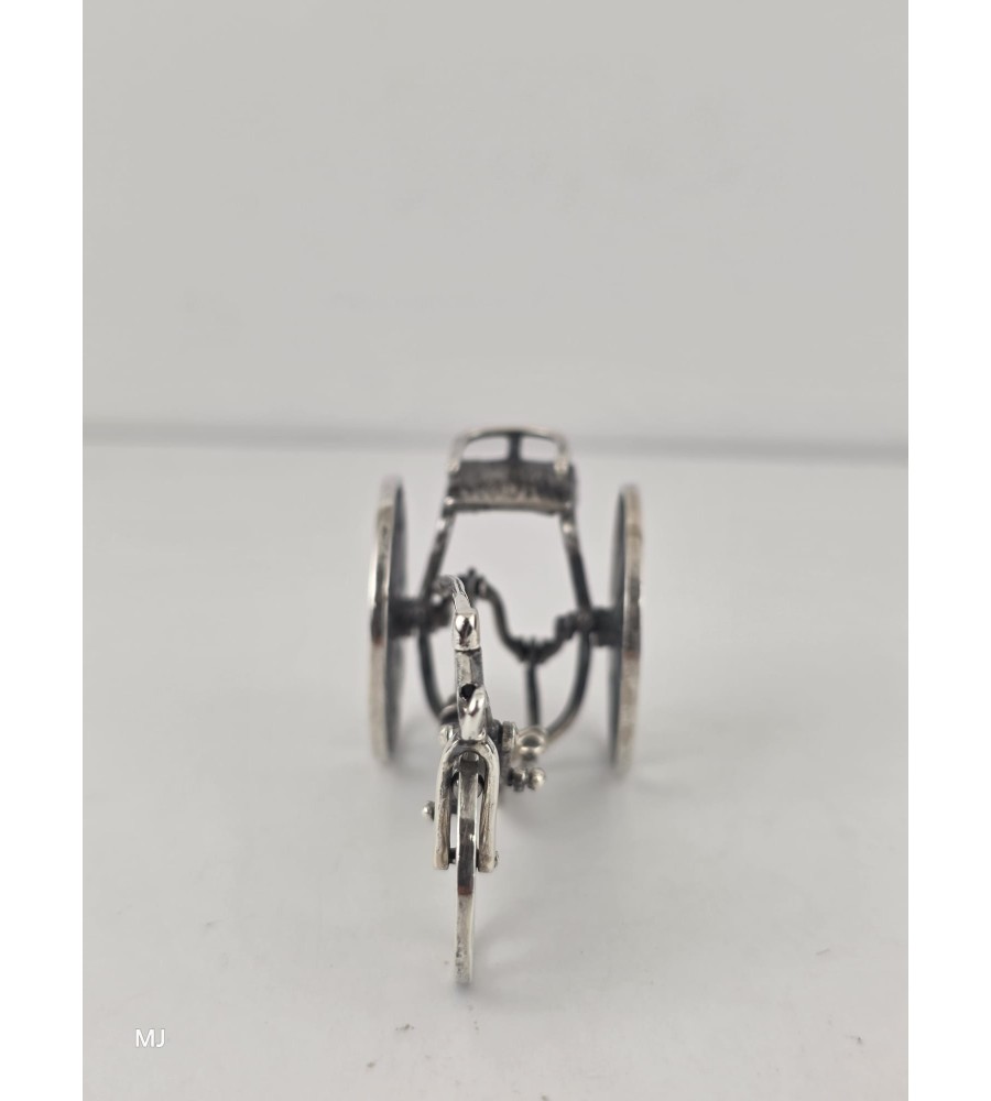 Zilveren miniatuur Historische driewieler fiets