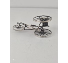 Zilveren miniatuur Historische driewieler fiets
