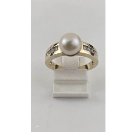 Gouden damesring met parel en zirkonia