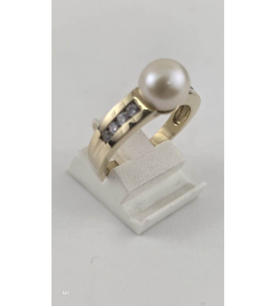 Gouden damesring met parel en zirkonia