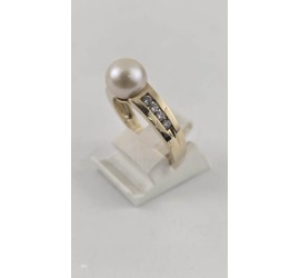 Gouden damesring met parel en zirkonia
