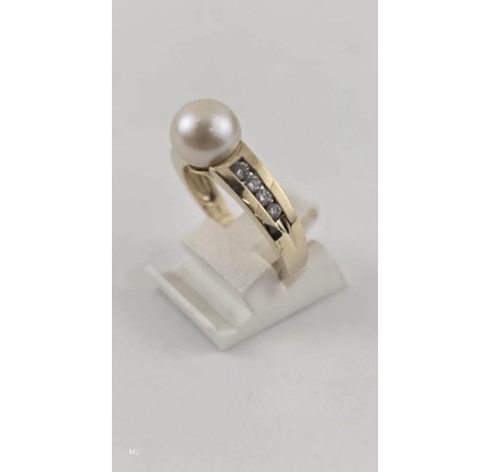 Gouden damesring met parel en zirkonia