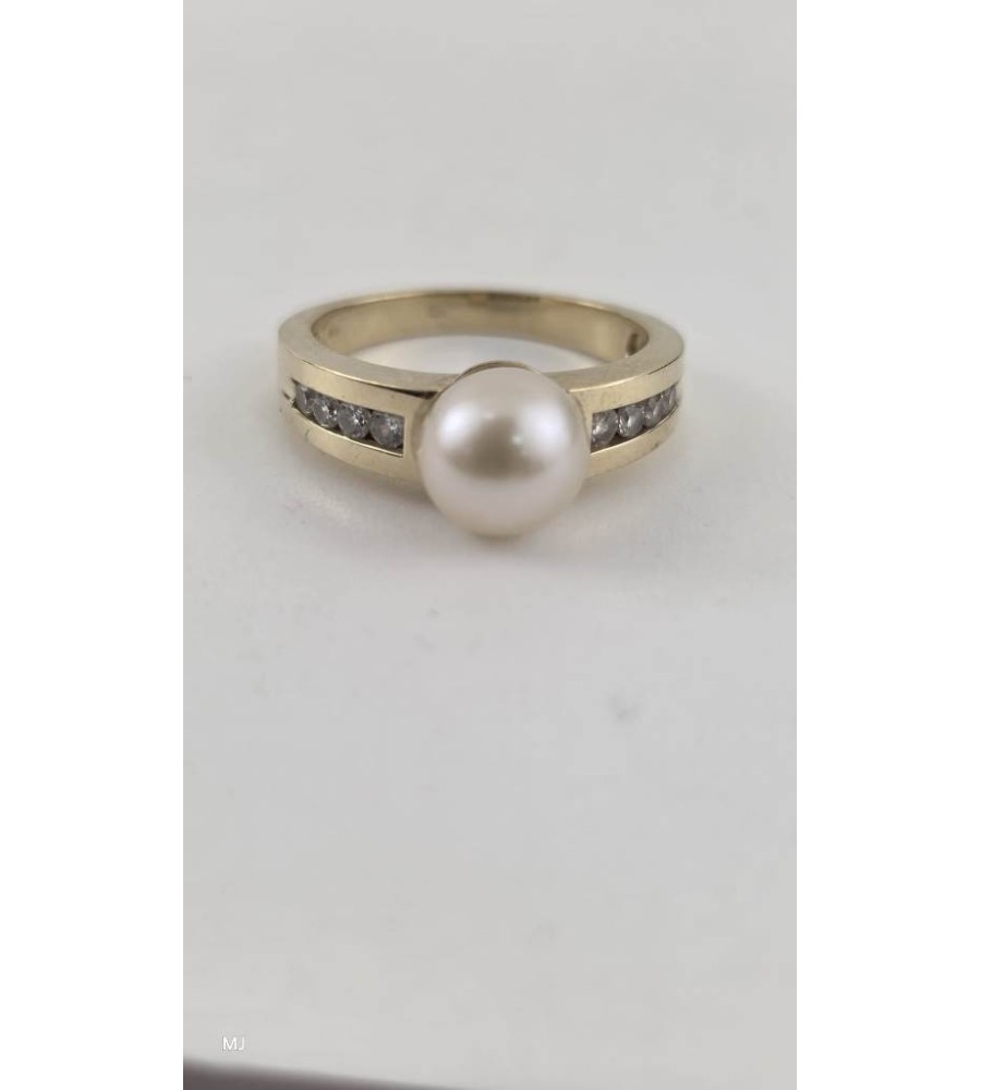 Gouden damesring met parel en zirkonia