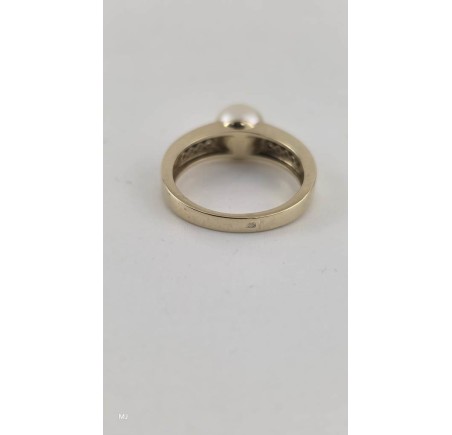 Gouden damesring met parel en zirkonia