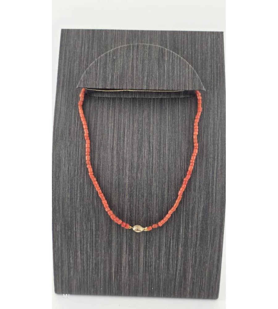 Bloedkoralen collier met gouden slot