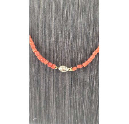 Bloedkoralen collier met gouden slot