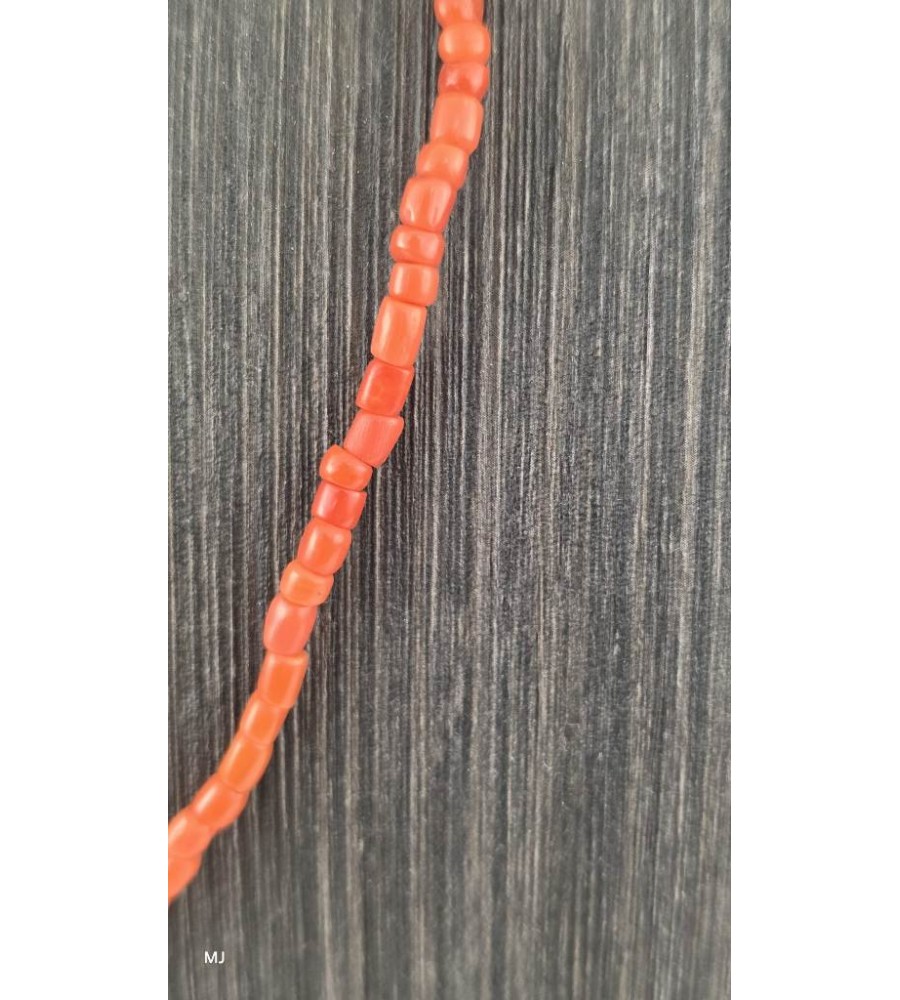 Bloedkoralen collier met gouden slot