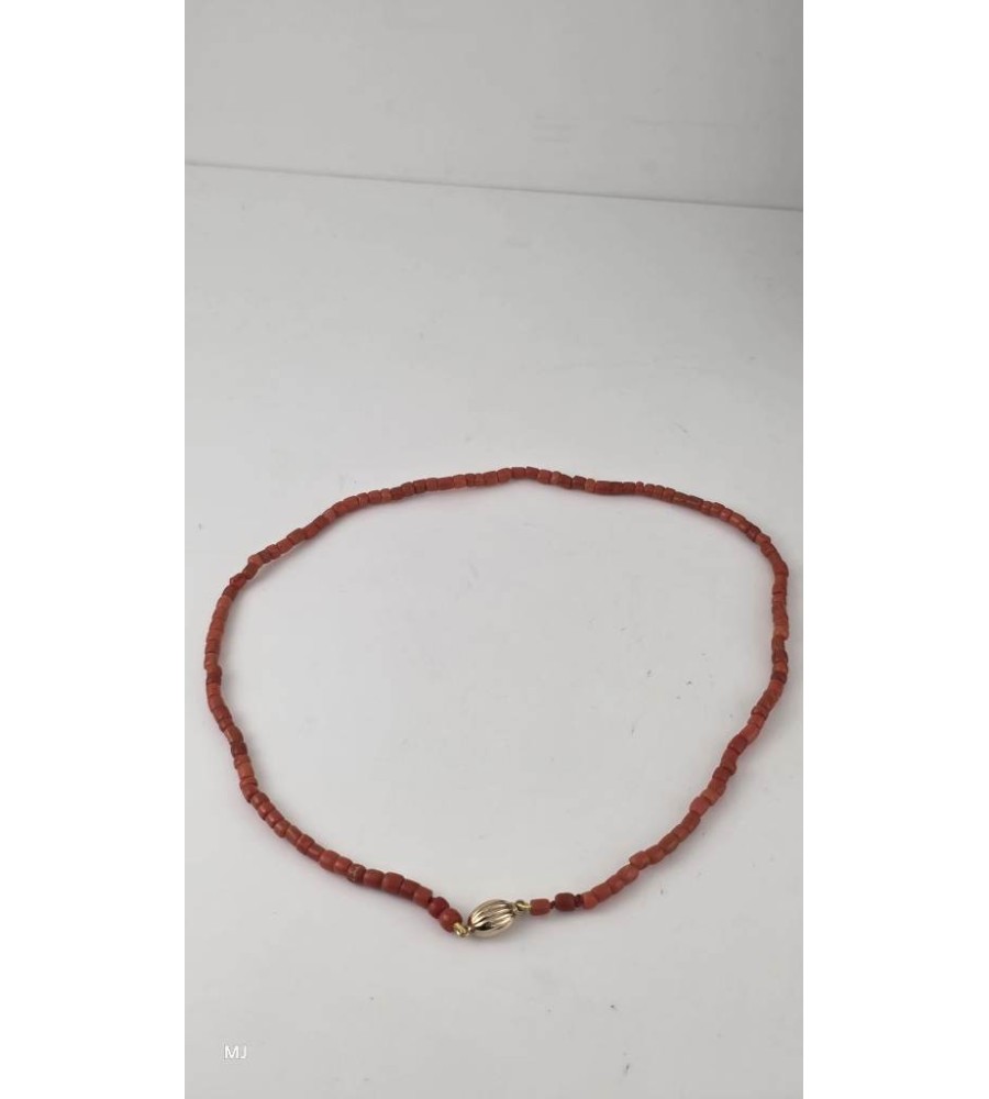Bloedkoralen collier met gouden slot