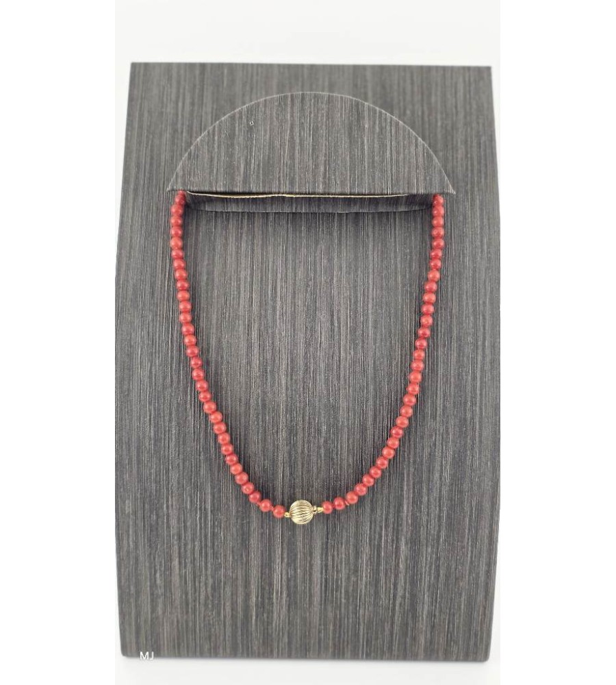 Bloedkoralen collier met gouden slot