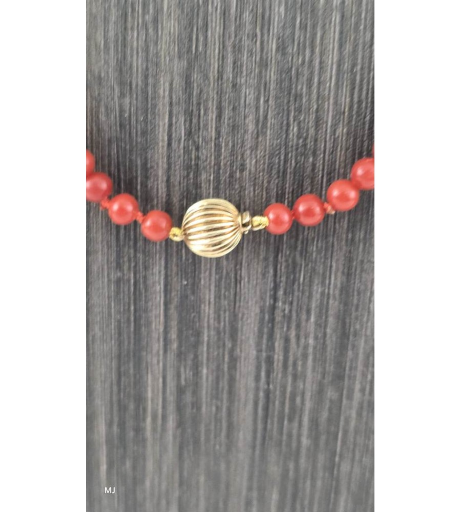 Bloedkoralen collier met gouden slot